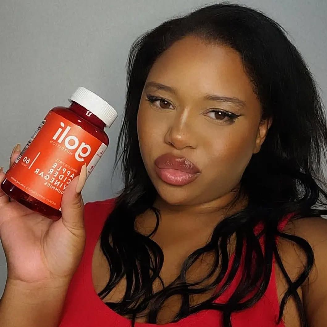 Looking for a delicious way to incorporate Apple Cider Vinegar to your healthy routine? 🍎@GoliNutrition gummies are you