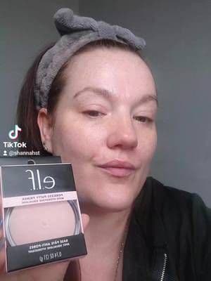 The Poreless Hack You Need 🖤
Struggling with large pores? This E.L.F. Poreless Putty Primer is an absolute game-changer that prevents makeup from settling into them, and it's such a bargain! 🖤💣
#tiktokmademebuyIt #skincareroutinetips #elfcosmetics #beautyhacks #makeuptips #porelessprimer #affordablebeauty #grwm #beautyto #musthaves #shoppinghaul #glowup #makeuproutines #tiktokbeauty #elfcosmetics