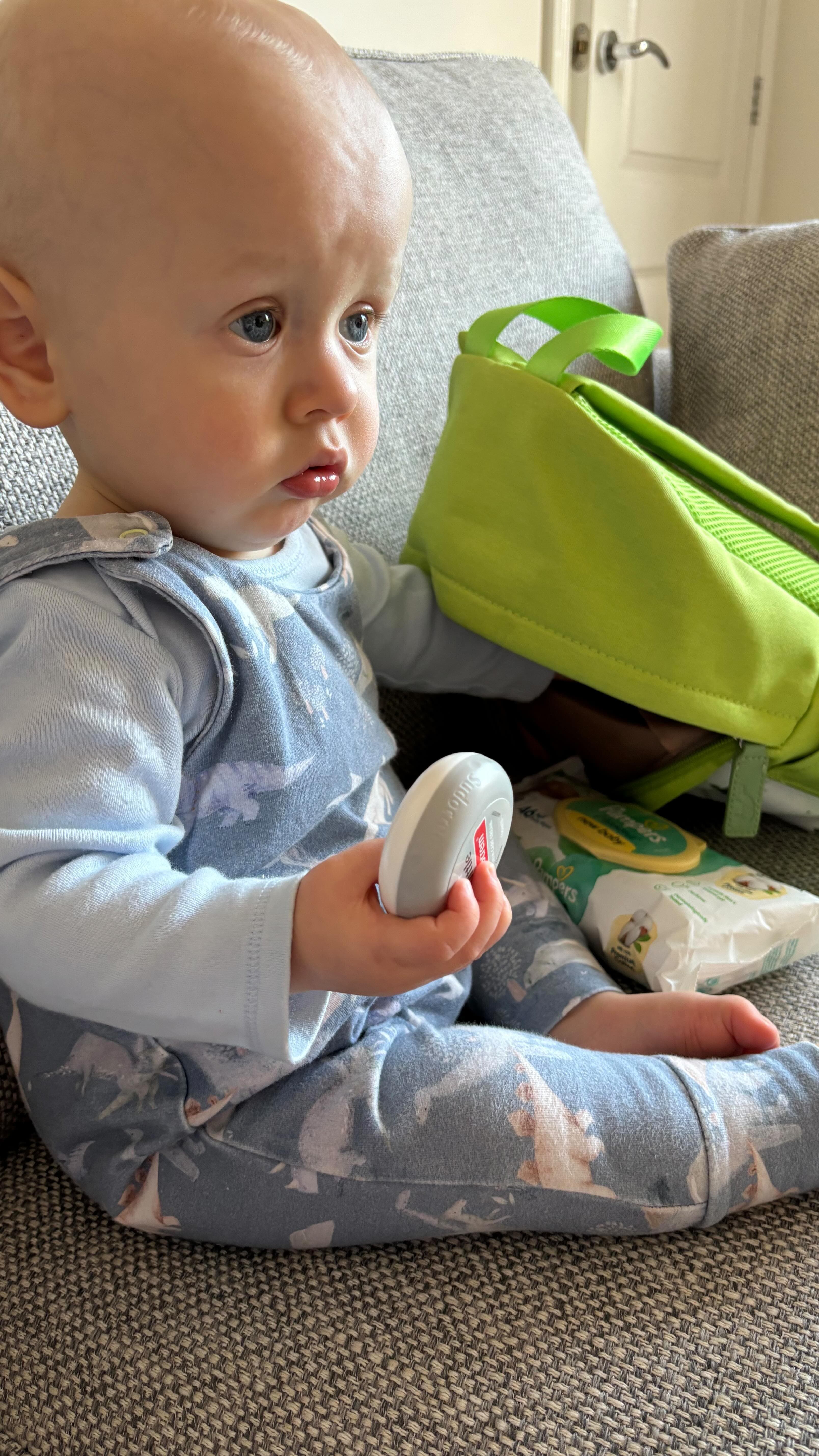 here are the reasons we love Pampers Harmonie New Baby wipes
· gently clean newborn skin!
· they use a unique smooth lot