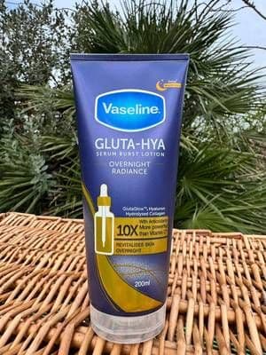 #AD ✨ Effortless overnight glow 🌙 I have been using this Vaseline Gluta-Hya Serum Burst Lotion in my evening routine, and I love how soft and hydrated my skin feels by morning. The texture is lightweight, absorbs quickly, and feels comfortable on the skin. It gives a subtle overnight glow without any greasiness, which is exactly what I look for in a body lotion ✨ Have you tried anything from the Gluta-Hya range yet? @Vaseline UK #VaselineGlowGettersUK #VaselineGlutaBodyHydrate #GlowingSkin #HydratedSkin