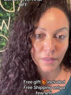 I’ll save you some money but not save you on quality. You’re gonna get the luxurious Korean skincare kit award-winning products you’re gonna get fast three day shipping included at no extra cost and you also get a cute Crossbody purse. Check the cart. @@dear, Klairs##tiktokshopblackfriday##klairs##giftsforher##tiktokcreatorpicks##beautysales