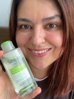 #AD โจ British weather may be unpredictable, but removing my eye make-up doesnโt have to be ๐ฆ๏ธ Simple Kind to Skin Eye Make-Up Remover gently and effectively removes even waterproof make-up without the need to rub, leaving my eye area feeling clean and soothed. Quick, gentle and completely fuss-free โจ @Simple UK #SimpleSquadUK #SimpleGentleEyeReset #HayFeverSeason #glow_with_ania