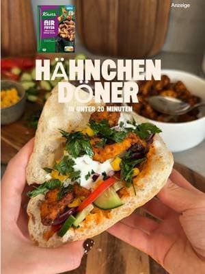 Anzeige | Zum Rezept 🥙⬇️ Zutaten (2 Portionen) * 1/2 Fladenbrot * 1 Tomate * 1/2 Gurke * 1 rote Zwiebel * 60g Mais * etwas Petersilie * 300–400g Hähnchenbrust Marinade (Hähnchen) * 1 Packung @Knorr Deutschland Gewürzmischung Airfryer Hähnchen Dönerstyle * 2 EL Olivenöl Soße (bei mir Tomatenaufstrich + Joghurt) – oder Soße nach Wahl * 0,25 Knoblauchzehe * 50g getrocknete Tomaten in Öl (1 Glas) * 50g Feta * 50g Frischkäse * Salz und Pfeffer * 6 EL Naturjoghurt, 3,8% Fett Zubereitung 1. Gemüse kleinschneiden. 2. Hähnchen mit Gewürzmischung und Olivenöl marinieren, dann bei 180 Grad 12 Minuten airfryen. 3. Für die Soße: Knoblauch klein hacken, mit den getrockneten Tomaten samt Öl, Feta und Frischkäse pürieren, mit Salz und Pfeffer abschmecken. Joghurt einfach auf den Döner drauf geben (muss nicht extra gewürzt werden, da das Fleisch schon sehr würzig ist) 4. Alles ins Fladenbrot füllen – fertig. 😋 #knorr #ad #döner #highprotein #highproteinmeals