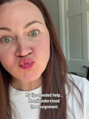 If you're looking for a lip gloss that adds shine and makes your lips look healthier, this is your sign. 🍎✨ The Appleberry shade from Nooni gives the perfect juicy tint while keeping lips feeling soft and hydrated. The before and after speaks for itself! @NOONI #Nooni #AppleberryLipOil #LipOil #BeautyFinds #tiktokmademebuyit