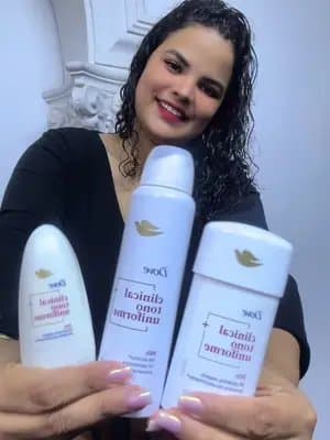 Hola chicas! ✨ Como lo bueno se comparte, hoy les paso el dato de este lanzamiento que me tiene obsesionada. Se trata de la nueva línea Dove Clinical Tono Uniforme. Es lo que todas necesitábamos: máxima protección de 96 horas, fórmula vegana y ayuda a prevenir manchas para que nuestras axilas siempre tengan un tono uniforme. ¡La confianza que te da es de otro nivel! ☁️🔝 Viene en 3 presentaciones (Aerosol, Barra y Roll-on) para que elijas tu favorita. ¿Ustedes cuál prefieren? Las leo abajo. 👇 . . . #DoveClinical #TonoUniforme #AxilasSeguras #DovePerú #publicidad @beam_content