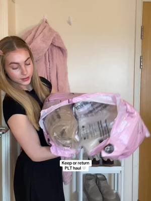 Did someone say PLT rebranded? 𤫠My honest opinions on the items as a student ambassador. Exited to get some pics in the new items!! @prettylittlething #classofplt #rebrand #pltrebrand #student #ambassador #ad #plt #plthaul