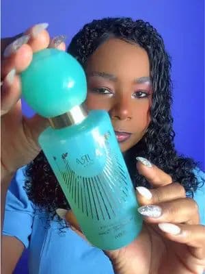 ✨ Se você ama cheirinho de mulher elegante e marcante, precisa conhecer o Body Splash Afrodite Garden da Aura Beauty! 💚🌸 Com notas florais de flor de laranjeira e jasmim, combinadas com um toque frutado e um fundo cremoso, ele deixa a pele perfumada, fresca e irresistível ao longo do dia. 🌺🍐✨ Garanta o seu clicando no carrinho laranja e descubra por que esse body splash está conquistando tanta gente! 💖 #TikTokShop #AuraBeauty #AfroditeGarden #BodySplash #Perfumaria @Aura Beauty Club
