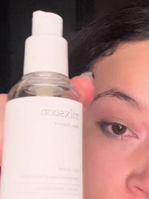 @mixsoon.global bean essence is a game changer for people with sensitive skin! It allows deep hydration AND exfoliation without any irritation #beanessence #mixsoon #tiktokmademebuyit