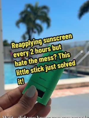 #creatorsearchinsights The easiest way to stay protected under the sun ☀️ No mess, no white cast, just glide & go! 🌿💚 #SunscreenHack #HaruharuWonder #tiktokmademebuyit