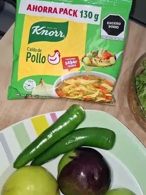 Preparando todo para unos chilaquiles verdes rápidos. El secreto para una salsa casera llena de sazón con Knorr Granulados. ¡A comer rico y Alimentate Sanamente! @Knorr México @For_Me #knorr #knorrgranuladofm #publicidad
