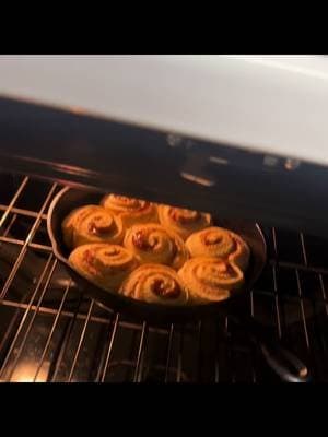 #cinnamonrolls #phonemount #sunday #tiktokshop #tiktokaffiliate #commissionearned #fypシ゚viral #morningvlog #vlogessentials #easylikesundaymorning