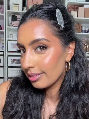 Tag your glow-obsessed bestie who needs this in her life π Wearing new reformulated Patrick Ta Beauty Major Glow CrΓ¨me & Powder Light Reflecting Translucent Highlighter Duo in Honey π― @Patrick Ta Beauty @patrick ta #gifted #patricktabeauty