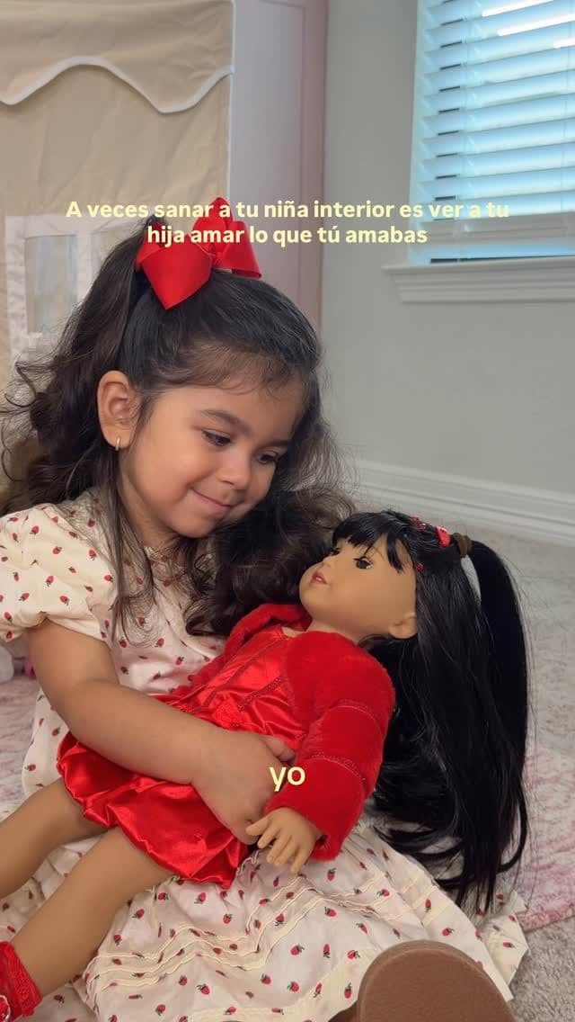 gifted by American Girl
Hay cosas de tu infancia que nunca se olvidan… y ver ahora a tu hija crear sus propios recuerd