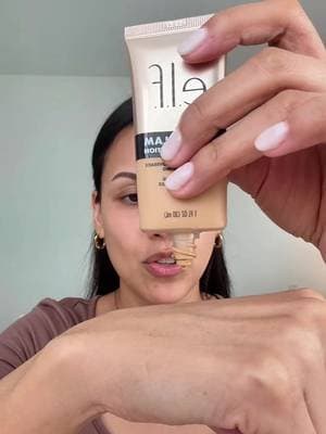 Base con acabado satinado de @e.l.f. Cosmetics la cobertura es media pero se puede construir ✨🙌🏻 tono 24 light warm #elfcosmetics #makeupfoundation #tiktokshopcreatorpicks #tiktokshopblackfriday #falldealsforyou