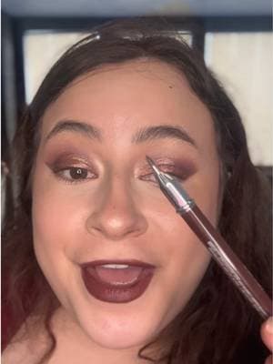 A lipliner and lipstick from @Revlon Cosmetics is available on TikTok in a bundle for under £20 #tiktokmademebuyit #makeup #revlon #lipstick