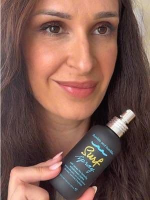 Effortless beachy waves in seconds! 🌊✨ @Bumble and bumble. @CXS #giftedbybumbleandbumble #surfspray #communityxseen #beachy #waves