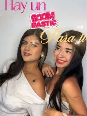 Dos personalidades diferentes, un mismo glow. ✨ Probamos el nuevo Boom Bastic y nos encantó cómo cada una pudo hacerlo suyo. ¿Team Explosiva o Team Volcánica? 💋 #voguecolombiafm #boombasticpestañinaylabial #voguecosmeticsmakeupr #publicidad @voguecosmeticos @For_me Tips Colombia 🇨🇴 @𝔐𝔞𝔫𝔲 𝔧𝔞𝔯𝔞 🌸