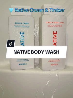 Ocean & Timber has a super fresh aroma, like sea breeze, it leaves the skin soft and clean. 🧡 Citrus & Herbal Musk is more citrus and herbal, perfect to give you energy in the morning. Both smell amazing and are made with clean ingredients. 🌿✨ @Influenster @Native #complimentary #GiftedbyNative #OceanTimberBodyWash