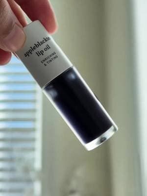 Color y brillo en dos pasos 💋💄👄 El dúo de Nooni combina un lip stain con el Apple Shimmer Lip Oil para unos labios con un toque de color y un acabado luminoso. ¡Juntos quedan preciosos! 🛒 Encuéntralo en mi carrito. #Nooni #LipOil #LipStain #KBeauty #tiktokshop