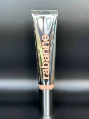 ✨ Fresh Touch Foundation by Rabanne ✨ If you’re looking for a foundation that feels like a second skin, this is the one! The Rabanne Fresh Touch Foundation is truly hydrating and blends seamlessly into the skin, leaving a natural, radiant finish that lasts all day. Enriched with avocado oil, this vegan formula contains 91% ingredients of natural origin and offers up to 24 hours of hydration. It’s lightweight yet buildable, creating a flawless, luminous look with a fresh, second-skin feel. For my olive skin tone, the shade 20C is a perfect match! I love how effortlessly it absorbs into my skin, making it perfect for everyday wear. Plus, with 30 shades available, there’s something for everyone. 🌟 Why I love it: • Hydrating formula • Natural, glowing finish • Vegan and cruelty-free • Lightweight and comfortable for all-day wear ✨ @rabanne #Advertising #RabanneBeautyLovers #RabanneMakeup #GlowSkin #FoundationGoals #HydratingFoundation #VeganBeauty #MakeupForAll #SecondSkinFoundation #SkinCareAndMakeup #MakeupLovers #Gifted #NaturalMakeup #FlawlessSkin