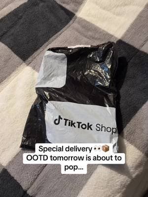 Got a cheeky little parcel today and let’s just say… tomorrow’s OOTD is going to be unreal. Pulled a gorgeous pair of Halara jeans out of the TikTok bag and I’m already obsessed… and yes, I’ve got another pair on the way too 😅🔥 Tune in tomorrow morning to see the full look! @Halara_official never lets me down 💜💜💜 #ActiveInHalara #OOTD #TikTokFashionFinds #TikTokMadeMeBuyIt #FashionUnboxing