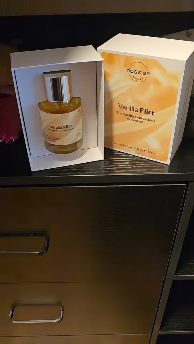 Gifted by @DossierPerfumes, and I totally get the hype. 🤍✨ This warm vanilla scent is sweet, cozy, and so easy to wear