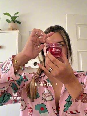 Skincare, but make it futuristic. ✨🤖💙 Bringing my moisturizer to life with a little hologram magic! My skin loves the