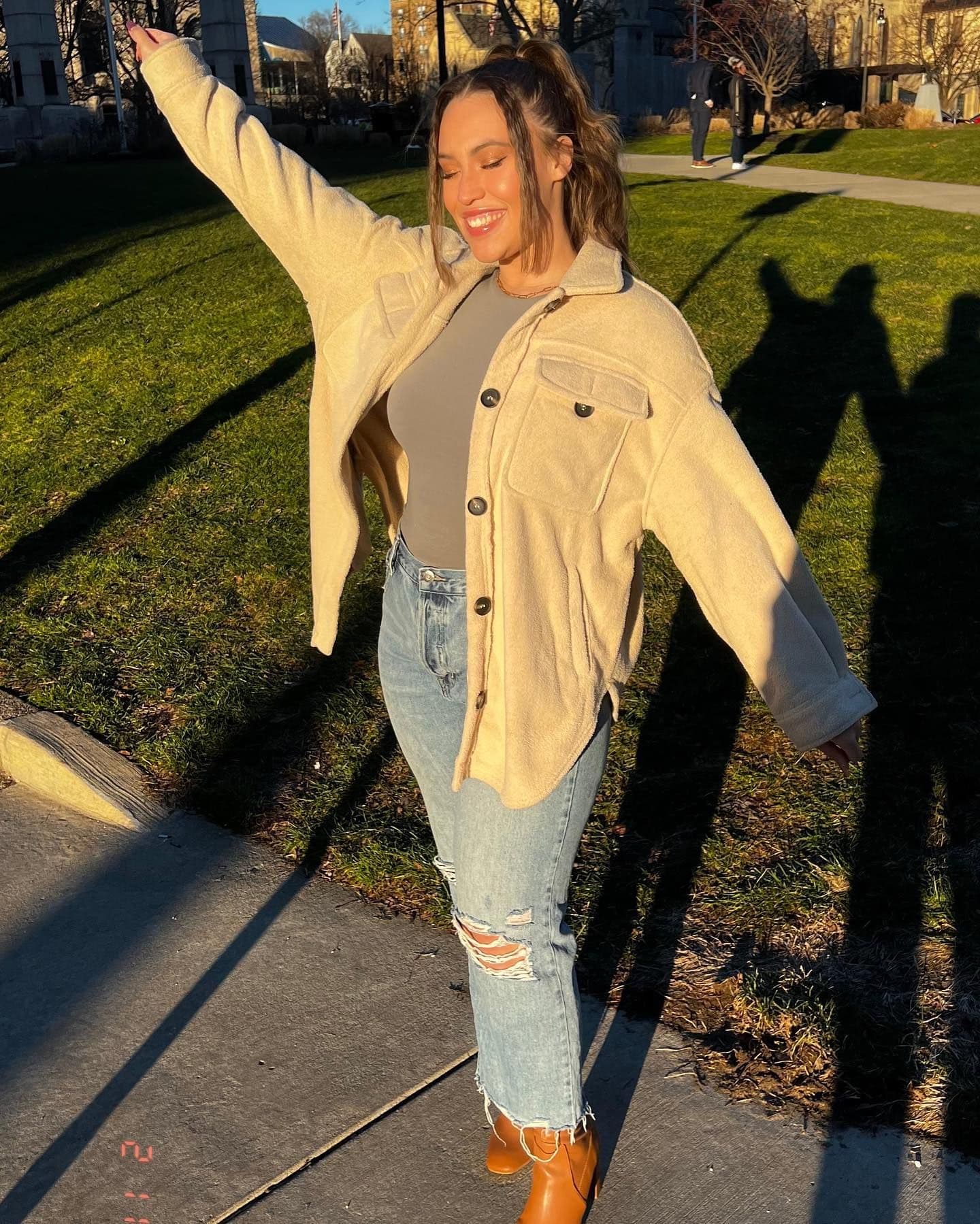 Golden hour in my new shacket from @shoppinkblush
#prettyinpinkblush #pbambassador #shoppinkblush #gifted #ad #microin