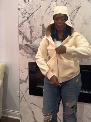 Full zip hoodie #tiktokshopbacktoschool #hoodie #sweaterweather #fullziphoodie #facemaskhoodie @TrendyQueen