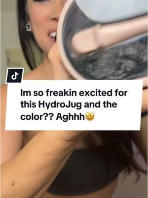 I am so happy to own one of these Hydro drugs because it is leak proof and I can see my drink in the top. I love that feature. It also fits perfectly in my car’s cupholder. Hydro jug knocked it out of the park. ##hydrojug##tumblersoftiktok##leakproofcup##gymtok##fashionlookbook ##spotlightfinds ##toptierjanuary ##newyearnewaura ##tiktokshopcreatorpicks##mademyyear ##ttslevelup ##ttsdelightnow##GiftGuide##TikTokShopLoveAtFirstFind ##seasonalgems##lovelanguage ##tiktokshopjumpstartsale ##tiktokshopthebiggame