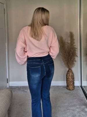 Halara jeans 👖 The comfiest jeans I've ever worn! I want these in every style and colour now, ultimate comfort but style in one! #halarauk #ActiveInHalara #halarapants #halaratrousers #TikTokMadeMeBuyIt