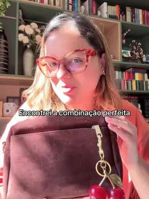 A combinação perfeita: bolsa @BOSTANTEN.BR e chaveiro cerejinha 🍒 #tiktokshopbr88 #bolsafeminina #bolsamarrom