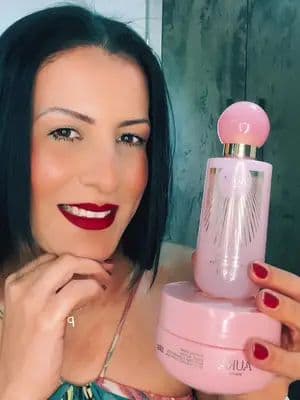 ✨ Dupla Imbatível para Você Brilhar! ✨ Conheça o kit Aurora Shine da Aura Beauty e prepare-se para ser o centro das atenções! 💖 Body Splash: Perfume refrescante e envolvente. 🌟 Magic Butter: Hidratação profunda com um brilho luxuoso que ilumina a sua pele. @AURA Beauty @JADE #mulher #fyp #tiktok #tiktokshop #fy @Pamela Cristina