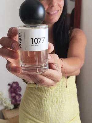 ¡El clon que estabas buscando! ✨ Divain-1077 huele a puro lujo por una fracción de su precio original. 💸 Duradero, elegante y viral en TikTok. ¡Consigue el tuyo antes de que se agote pinchando en el carrito naranja! 🛒👇 #divain #perfumesclon #tiktokshop #rebajasdeverano #subetealaoladerebajas
