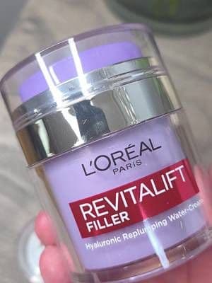 L’Oreal Paris Glotion & Watercream mixed with my foundation,giving me Glowy Makeup✨ I used my favourite foundation @anastasiabeverlyhills blur foundation and concealer. What do you think ? Am I glowing ? Isit the perfect solution for the summer ? #lorealistaruk #lorealistarukSmoothie #lorealistarukglow #skin #hair #makeup #lorealistar #loreal #gifted #ad @L'Oréal Paris UK