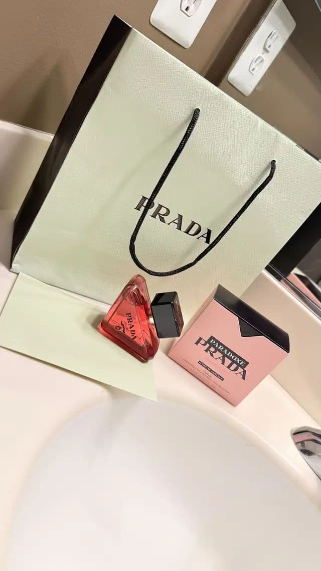 Prada Beauty just dropped their New Fragrance Prada Paradoxe Radical Essence Perfume and I’m so delighted to be one of the first people to try it 😍 Thank you @pradabeauty 🌺 #pradaparadoxe #pradafragrances #giftedbypradabeauty #pradabeauty #ad