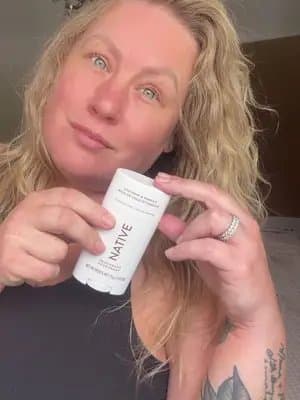 Native sent me this deodorant to try... and honestly, I picked the pertect week to test it 😮💨 Between hot flashes, running around with kids, errands,😊 …..your girl has BEEN through it. But I've been using the new & improved Native deodorant with 5 odour fighters for the last 7 days, and I'm actually impressed with how well it held up throughout the day. I love that it goes on smooth, the coconut vanilla scent smells so clean without being overpowering, and I didn't feel like I needed to constantly reapply. As someone in menopause, finding a deodorant that actually keeps up with real life - matters 🥰 If you've been looking for a deodorant that works through busy mom life, workouts, hot flashes... all of it... definitely try the new Native formula. #G#GiftedByNativeN#NativeDeoUGCN#NativeBodyUGCN#NativeDeodorant#nativebodywash @Native