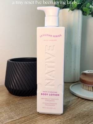 I’ve been trying to be more mindful about what I’m putting on my skin, especially because mine can be really sensitive…and this has been such a good find lately. It feels super lightweight but still keeps my skin hydrated all day without a heavy or greasy feeling. I also love that the scent is very soft and clean, not overpowering at all. Just one of those little everyday swaps that actually makes a difference💜 #complimentary #GiftedByNative #OnlyatTarget #NativeSensitiveJasmineLotion @influenster @Native