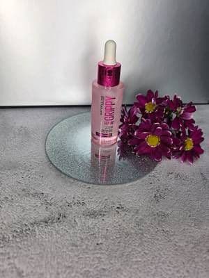 Want makeup that sticks all day? Maybelline’s Grippy Serum Primer skincare + primer in one! Infused with vitamin C for a radiant glow, and the grip? Is next level. Glass skin finish, flawless base. No filter needed. Gifted by @maybelline and @lorealparis #trending #pinkaesthetics #flawless #explorepage #gifted #LorealistarUK #Maybelline #LorealistarGrippyPrimer @L'Oréal Paris UK @MaybellineUK