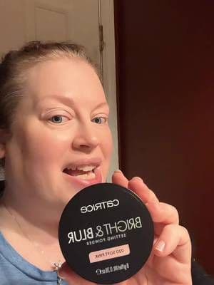 Carrie Cosmetics Bright & Blur Setting Powder in soft pink. #tiktokshopblackfriday #tiktokshopcreatorpicks #makeupmusthaves #catricecosmetics @Catrice Cosmetics