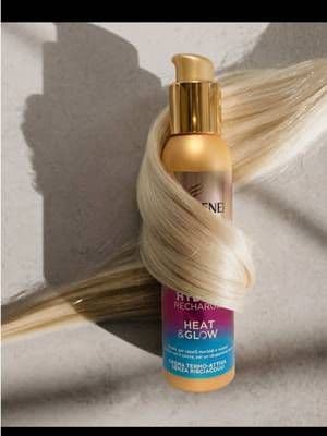 Quando i capelli perdono forma durante la giornata ma non hai voglia di rilavarli ✨ Pantene Hydra Recharge mi salva il restyling in pochi minuti: applicato sui capelli asciutti ridona subito morbidezza, idratazione e un look più curato senza appesantire 🤍 Effetto finale: capelli più disciplinati, luminosi e visibilmente più sani 💧 @CapelliPantene #CaloreCheIdrata #Pantene #UGCHeat&GlowPanteneit #GiftedbyPantene