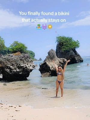 POV: You finally found a bikini that actually stays on at Padang Padang Beach 🏖☀️ Tap the link Orange cart to grab yours before they sell out! 🌊 Compralo antes que se acabe💙 #bali #bikini #fyp #parati #tiktokmademebuyit
