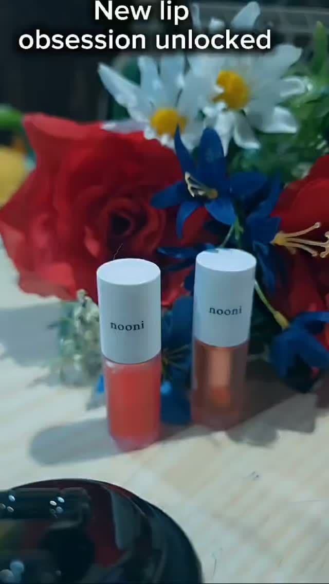 🚨 STOP scrolling… I found my new lip obsession! 💋✨
The Nooni Appleberry Lip Oil + Apple Peony Lip Oil have officially