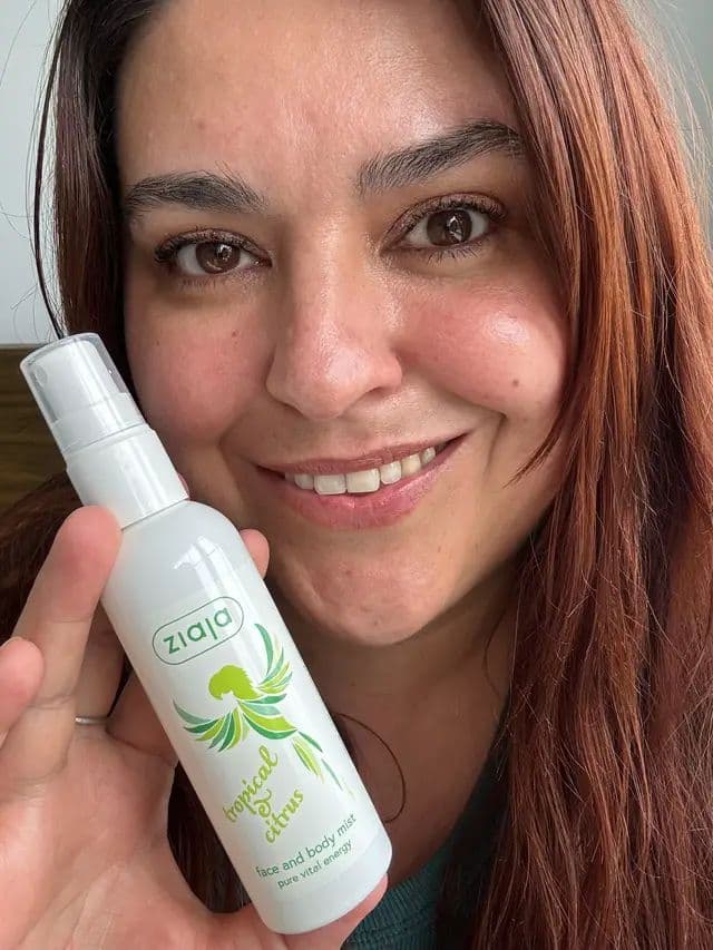 #AD ✨ A little tropical refresh 🌴☀️ The Ziaja Tropical Scents Face & Body Mists are lightweight, water-based formulas made with 96% ingredients of natural origin and white tea extract. Perfect for a quick, non-sticky refresh throughout the day ✨ 🍋🟩 Tropical & Citrus is bright, fresh and energising with tangy, sweet citrus notes. 🦩 Woody & Oriental is warmer and more enveloping, with vanilla and amber resin. 🌺 There’s also a Fresh & Ozonic scent in the collection, with fresh, aquatic notes 💦 A tropical mist for every summer mood 🌴☀️ 🛍️ Get yours here: 🔗 www.ziajaonline.co.uk ✨ Use my code ANIA10 for 10% off @ziaja #ZiajaUK #FaceAndBodyMist #TropicalScents #glow_with_ania