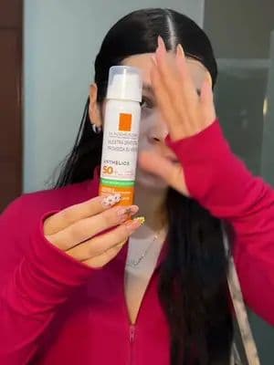 GRWM ✨ Hoy me acompañan mis dos invitados especiales de @La Roche-Posay el Anthelios UV Air para empezar el día y la Bruma Invisible en aerosol. Dato buenísimo que se me pasó decirles en el video: ¡el aerosol es joya para retocar el protector cada 3 horas encima del maquillaje sin arruinar nada! ☀️🧴#NoHayVueltaAtras #TanLigeroComoElAire #Publicidad
