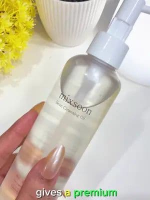 This cleansing oil feels unreal 😍 Gifted by YesStyle as part of their Influencer Program #ad 🌸 Lightweight, silky, and the scent is heavenly — makes double cleansing feel so refreshing ✨ Use my coupon code HRWD0402STD at checkout on YesStyle for a discount 💕 #YesStyle #YesStyleInfluencers #YesStyleReview #mixsoon