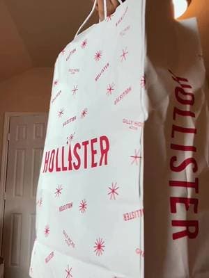 @hollister mens(xs) pajama pant could be this cute?♥️❄️ Its so soft & comfy i luv ittt:)#hollister #hollisterhaul #pajamas #christmas #sale #tiktokshop #uggs