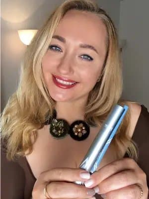 Sapphire in your lashes 💙 A mascara that doesn’t flake and has an incredibly beautiful shade. A very convenient pencil with a smudger for blending. I recommend this brand @Prime Prometics unique discount code: PROAGE10 (10% off your one-time purchase!)