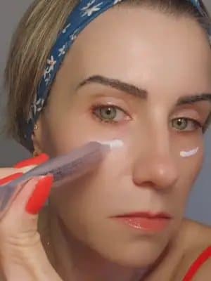 💜 Mary&May Eye Cream Designed for the delicate eye area, this cream helps provide deep hydration while promoting a brighter and more refreshed appearance. Its lightweight texture feels comfortable on the skin and fits easily into any skincare routine. I'm currently testing it and will be back soon with my full review! 🏷 Use my discount code CRISGLOW8 on YesStyle. #MaryAndMay #YesStyle #KBeauty #ysappreciationweek2026 @Mary&May Official @YesStyle @YesStyleInfluencers