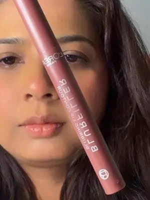 Sculpting the ultimate lip look with @L’Oréal Paris ! 💋 ✨ I used the Blur Filler Lip Liner in Brown Caramel to effortlessly over-line and contour, then filled it in with shade Worth It. The texture is insanely creamy and smooth—it literally glides on for that perfect blurred effect. #LorealistarCA #WorthIt #LipLiner #BlurFillerGlide #GiftedByLorealParis @Lorealistar
